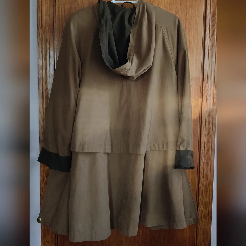 Woman's Trench Coat - Picture 10 of 11